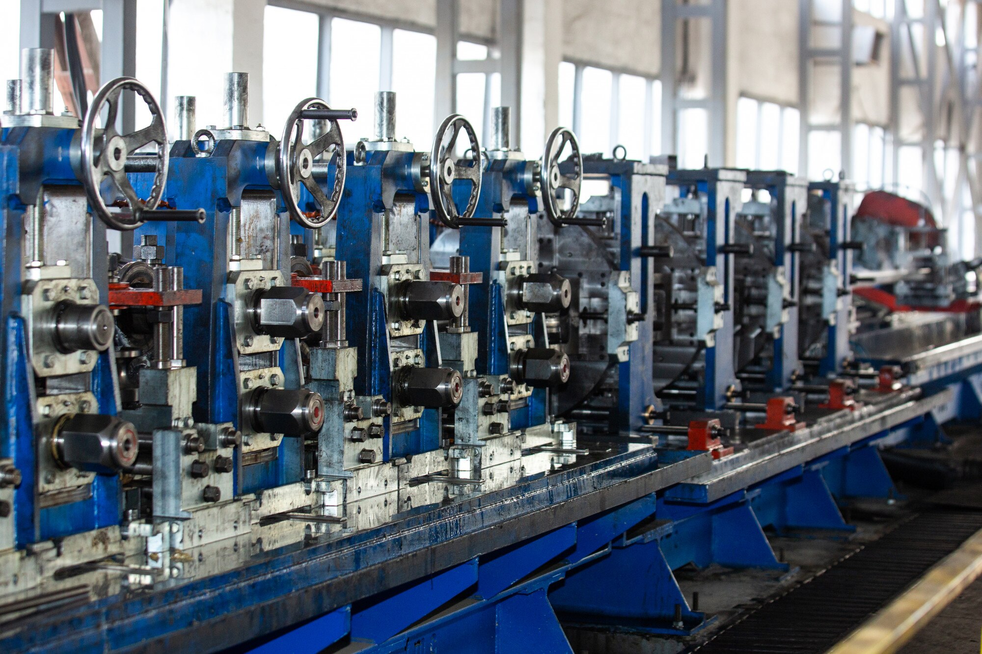 machines industrial building 140725 7605